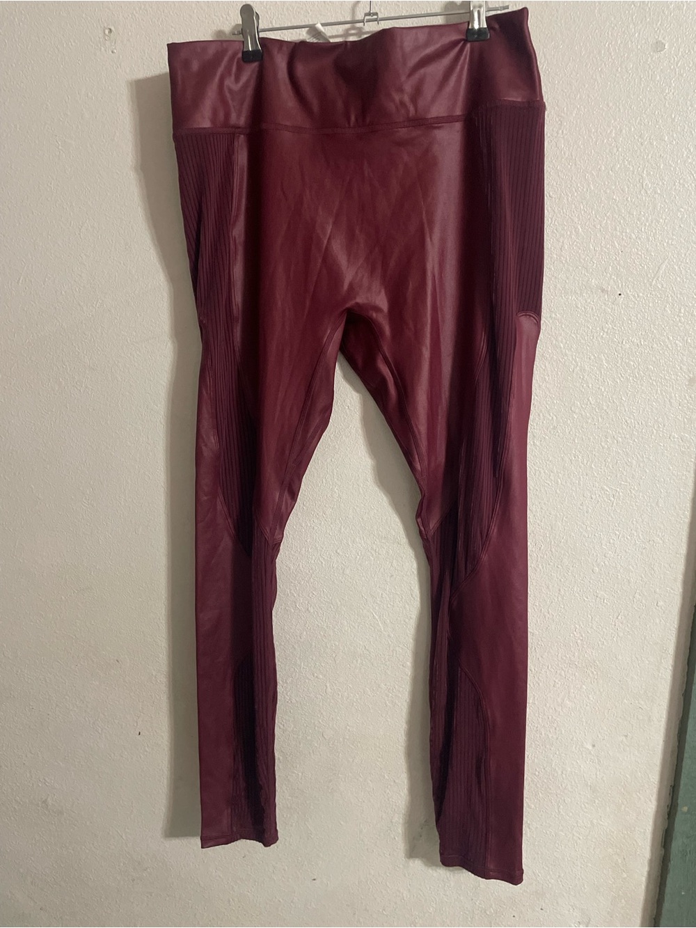 Fabletics Merlot Shine Motion365+ Contour High Waisted Leggings - Picture 4 of 6